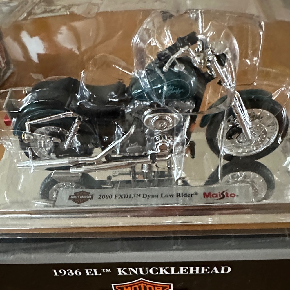 Maisto 2000 FXDL Dyna Low Rider Model